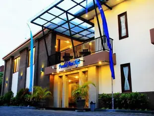 大彭杜克普里阿玉飯店Hotel Grand Pondok Puri Ayu