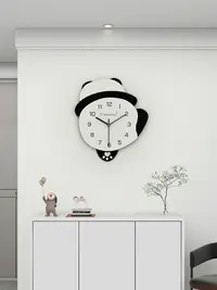 在飛比找樂天市場購物網優惠-熊貓可愛卡通簡單大氣鐘表掛鐘客廳餐桌2024新款時鐘掛鐘創意