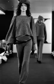 Shalom Harlow model in a Bill Blass fashion show 1993 Old Photo 7