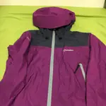 英國戶外登山品牌BERGHAUS GORE-TEX 外套，雨季來臨，超實穿，尤其風大，無法撐傘時！