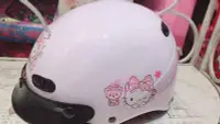 在飛比找Yahoo!奇摩拍賣優惠-♥小公主日本精品♥HelloKitty蝴蝶結條紋白色大人半罩