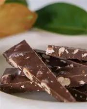 Roasted Hazelnut & Milk Chocolate (100g)