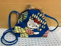 在飛比找Yahoo!奇摩拍賣優惠-HELLO KITTY 復古斜背口金包(斜背包、口金包)