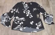 Vince Camuto Women's XS Black & White Floral blouse Top 3/4 Flutter Sleeve