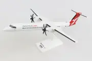 Skymarks SKR1016 QantasLink Dash 8 Q400 Desk Top Display Model 1/100 AV Airplane