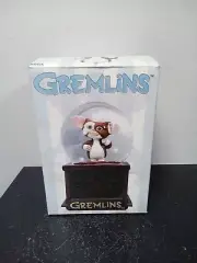 NECA GREMLINS GIZMO SNOW GLOBE