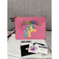 在飛比找蝦皮購物優惠-Moschino 可愛彩虹logo粉色夢幻獨角獸🦄️手拿包 