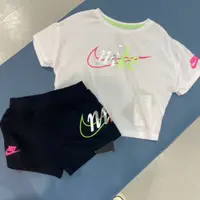 在飛比找蝦皮購物優惠-Linda❤️代購 NIKE 童裝 短板上衣 女童 螢光綠 