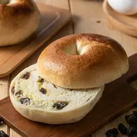 在飛比找樂天市場購物網優惠-【SaSa Bagel】奶酥葡萄乾貝果 150g