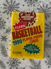NBA 1990 FLEER BASKETBALL WAX PACK WITH MICHAEL JORDAN SHOWING ON BACK SEALED
