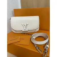 在飛比找蝦皮購物優惠-LOUIS VUITTON 路易威登 肩背包 quartz 