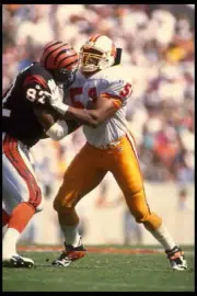 Linebacker Derrick Brooks Tampa Bay Buccaneers attempts to figh- 1995 Old Photo