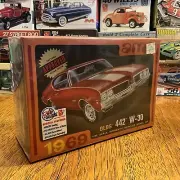 AMT 1:25 1969 Olds 442 W-30 Model Kit SEALED 2018