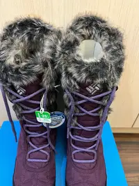 在飛比找Yahoo!奇摩拍賣優惠-columbia雪靴