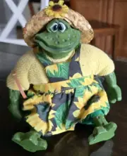 VINTAGE Russ Frog Shelf Sitter Mrs. Mud Hopper Whimsical Sunflower Straw Hat New