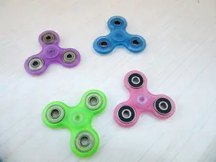 婷芳小舖~現貨超夯Hand Spinner 指尖陀螺 指尖旋轉 紓壓神器 療癒 解壓 玩具 陀螺~夜光版~高雄可面交