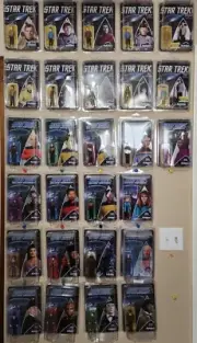 Super7 ReAction STAR TREK A COMPLETE SET OF 27 ACTION FIGURES (unpunched)