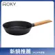 【WOKY 沃廚】歐風圓木柄輕量壓鑄系列-24cm平煎鍋