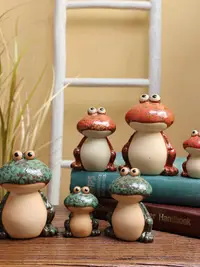 在飛比找松果購物優惠-青蛙造型田園風格陶瓷擺件 三隻一套創意可愛桌面擺飾 (8.3