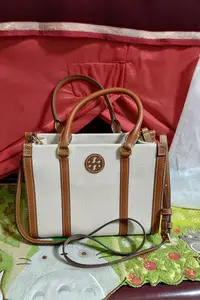 在飛比找Yahoo!奇摩拍賣優惠-Tory Burch 手提包 帆布包 斜挎包 肩背包 托特包