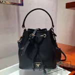 二手精品 PRADA 普拉達 新款水桶包 1BZ032 手提包 單肩包 斜挎包 水桶包 實拍 免運