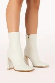 [PUP23] Quada Booties - Ivory 8 White