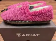 Ariat Ladies Snuggle Very Berry Pink Slippers AR2271-660 Size M 7.5.5-8