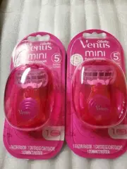 2 Venus Mini Extra Smooth On The Go Women's Razor, Blade Refill, 1 Travel Case