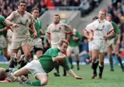 Denis Hickie scores a try for Ireland during the Five Nations rug - Old Photo 1