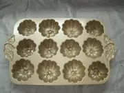 Nordic Ware PUMPKIN PATCH PAN 12 Muffin Mold Cupcakes Baking Cast Aluminum USA