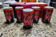 5 Coca-Cola " Star Light " Limited Edition Zero Sugar 7.5 OZ Cans With Box 2022