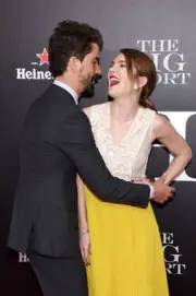 Hamish Linklater Lily Rabe at the premiere of The Big Short at Zie - Old Photo 5