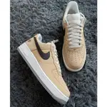 NIKE AIR FORCE 1 "MANCHESTER BEE" 卡其棕 慢切斯特蜜蜂 DC1939-200 慢跑鞋