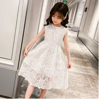 在飛比找momo購物網優惠-【小衣衫童裝】中大童蕾絲背心裙白色無袖公主洋裝(113040