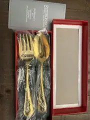 NIB Retroneu Gold Electroplate HOLLYDAY Serving Spoon & Fork Silverware Set NEW
