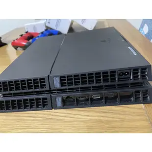 PS4 主機  CUH-1207B 系列 1TB PS4 二手近全新 附兩个二手手把 與兩個全新手把