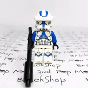 LEGO Star Wars Clone Trooper Specialist with Macrobinoculars Visor and Blaster
