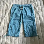 Nike Women’s Capri Pants XL Sky Blue