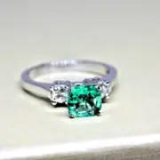 EMERALD ENGAGEMENT RING 14K WHITE GOLD PRINCESS CUT 0.95CT D. 0.40CT. SIZE 7 4GR