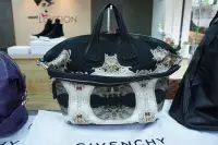 在飛比找Yahoo!奇摩拍賣優惠-[ 羅崴森林 ] GIVENCHY 紀梵希 新品20%OFF