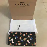 在飛比找蝦皮購物優惠-COACH 立體馬車LOGO 塗鴉皮革翻蓋拉鍊雙夾層長夾 限