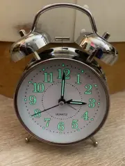 DESIGN~ RETRO~EXTRA LOUD ALARM CLOCK~ GLOW IN THE DARK~ NEW