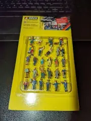 OO Gauge HO Noch 16041 At the Station Mega Economy 30 Figure Set