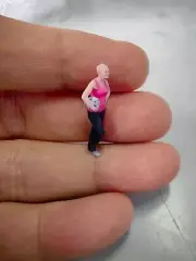 Diorama Scene Props Resin 1/64 Girl Playing Basketball Figure Paint Doll Toys