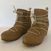 NWT Merrell Camel Moab Wedge Polar Boot Size 10