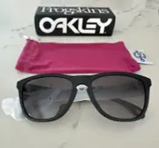 Oakley Frogskin Sunglasses Matte Black/Prizm Grey Gradient
