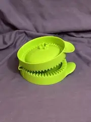 Tupperware 4" Pastry Mini Pie Maker Empanada Press Round Kitchen Gadget Green