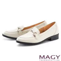 在飛比找momo購物網優惠-【MAGY】復古金屬飾條真皮低跟 女 樂福鞋(米白)