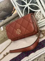 New Tory Burch WILLA GLAZED CHAIN WALLET DARK WHISKEY