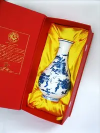 在飛比找Yahoo!奇摩拍賣優惠-金門陶瓷廠龍年青花瓷瓶老青花瓷器花瓶【心生活美學】
